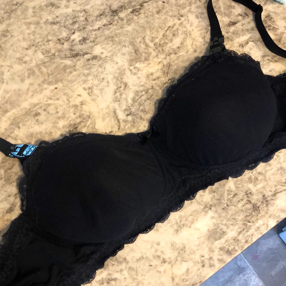 Black nursing/pumping bra